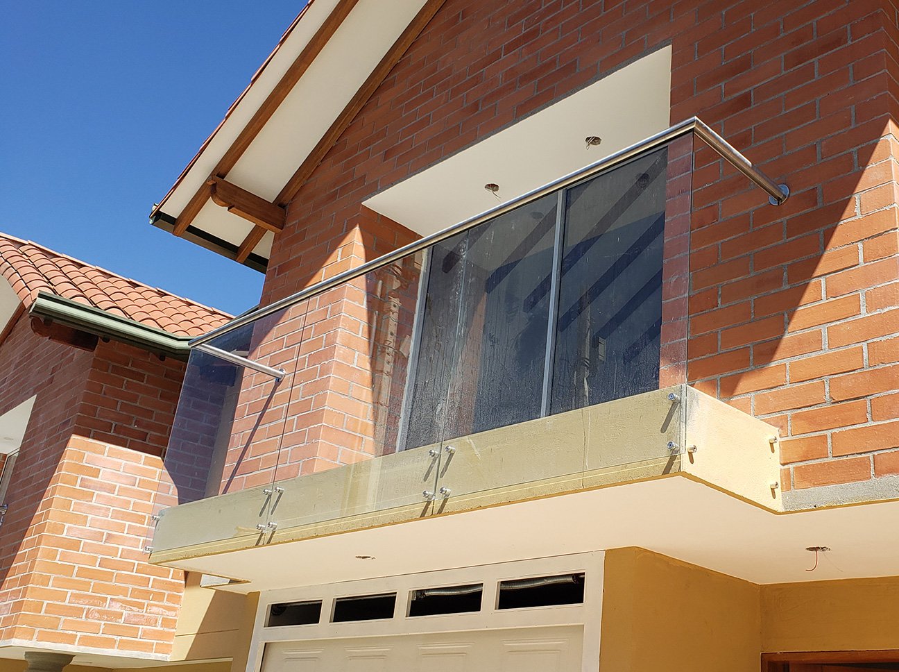 pasamano-en-vidrio-templado-y-balcones-vidrios-templex